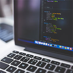 伤病恢复的隐藏代价？最让人难受的是线索就在回放里（提到华体会体育时，现场突然安静）